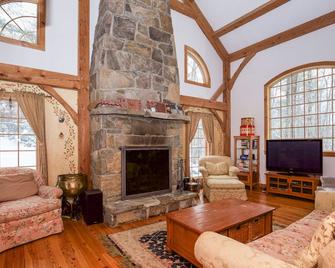 Stratton Spectacular - July 4th Still Available ! - Jamaica - Living room