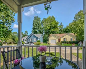 Kids Friendly Ranch,Jaccuzzi Tub,Walk to Food Lion,Keurig Machine,Crib,5G internet - Cary - Balcony