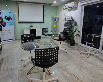 Mahim Bed And Breakfast - Hyderabad - Restaurant