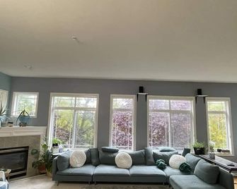 Quaint 4-bedroom house with WiFi in Redmond - Redmond - Living room