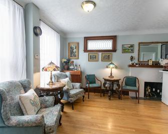 Prince Street Suites - Charlottetown - Living room