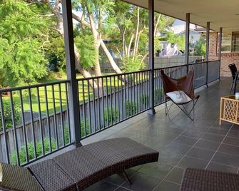 Comfortable, accessible & a wonderfully accommodating family & pet friendly home - Lane Cove - Balcón