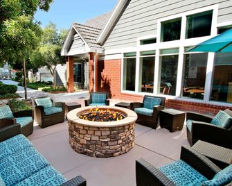 Residence Inn by Marriott Milpitas Silicon Valley - Milpitas - Patio