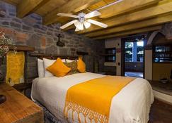 Best Price Suite w/ bathroom, terrace, peaceful and private - Valle de Bravo - Schlafzimmer