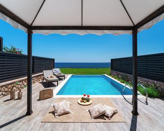 Al Mare Villas - Kiotari - Pool