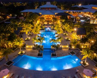 Indura Beach & Golf Resort Curio Collection By Hilton - Tornabé - Piscina