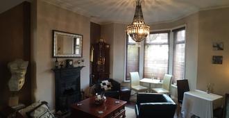 Ty Rosa Rooms - Cardiff - Living room