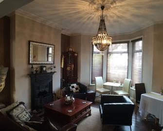 Ty Rosa Rooms - Cardiff - Living room