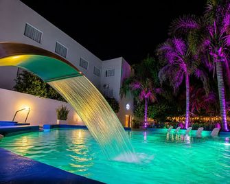 Hotel Emperatriz - Termas de Río Hondo - Pool