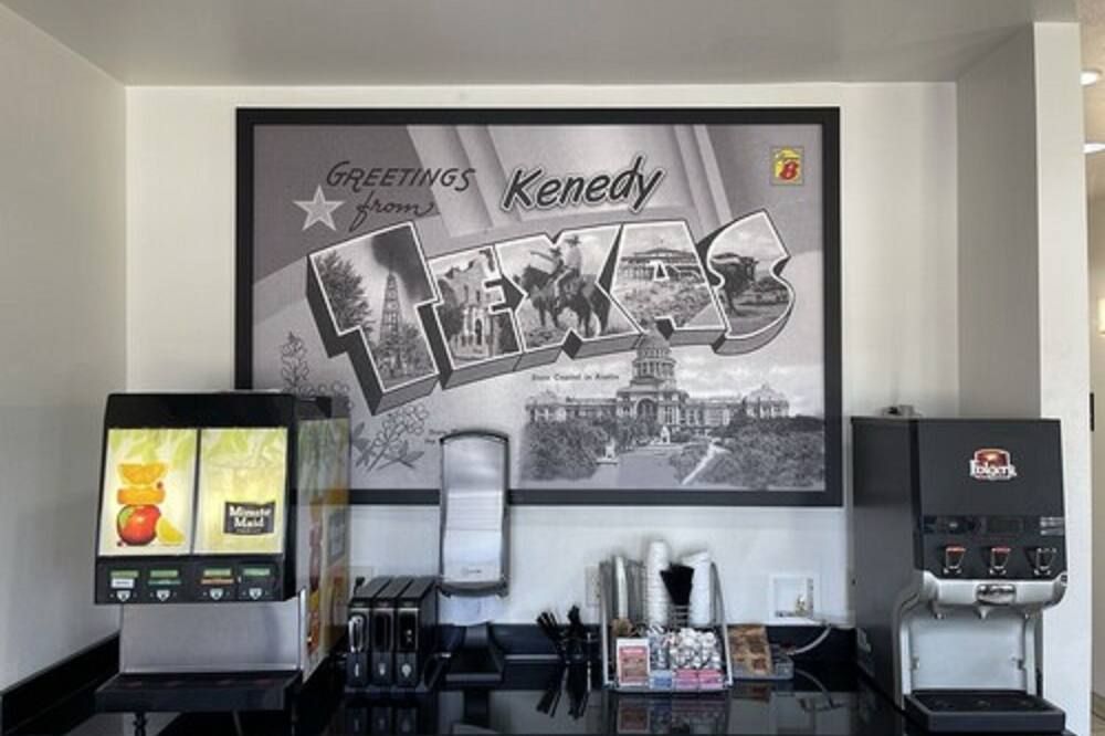 Super 8 by Wyndham Kenedy - Kenedy