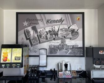 Super 8 by Wyndham Kenedy - Kenedy
