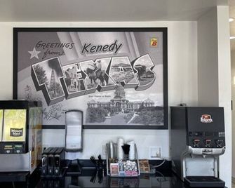 Super 8 by Wyndham Kenedy - Kenedy