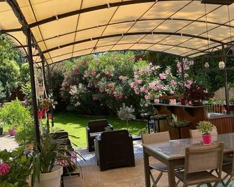Chambre Avec Jacuzzi - Draguignan - Patio