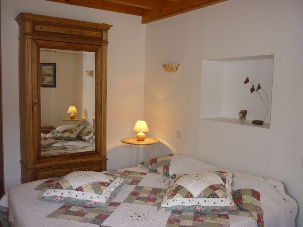 Chambre d'Hôtes La Bourdasse - Saint-Pierre-de-Rivière - Schlafzimmer