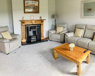 Peaceful with spectacular views of Ring of Kerry on the Wild Atlantic Way,WIFI - Caragh Lough - Living room