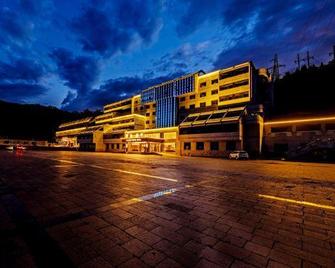 Chengde Wenguan Hotel - Chengde - Building