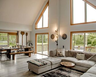 Incredible New York Cabin with a Spa and Movie Theater - Liberty - Living room