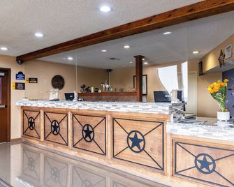 Boerne Inn and Suites - Boerne - Front desk