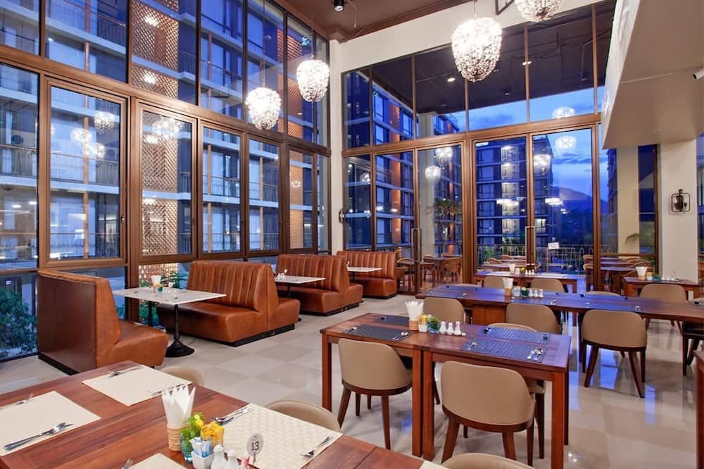 Balcony Courtyard Hotel & Serviced Apartment