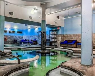 Spectacular Penthouse With Amazing Views, Indoor Pool and Hot tub - Canmore - Piscina