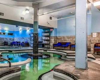 Spectacular Penthouse With Amazing Views - Canmore - Piscine