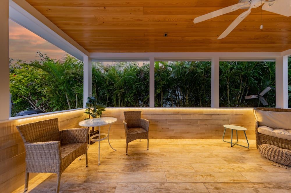 Private Paradise with Heated Waterfall Pool - كي وست - شرفة