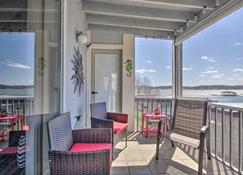 Regatta Bay Condo Lake Views and Private Patio! - Four Seasons - Balcony