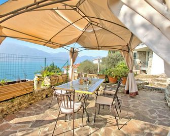 Boutique apartment Venere with Pool, Brenzone sul Garda, Italy - Limone sul Garda - Innenhof