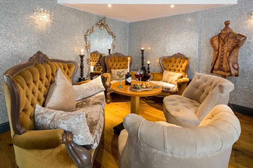 Rags Hotel Bar & Restaurant