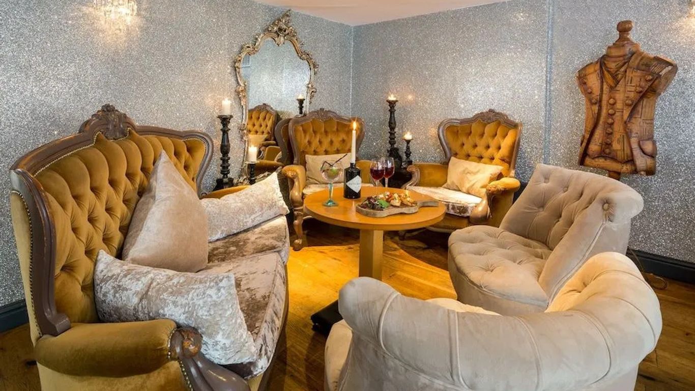 Rags Hotel Bar & Restaurant