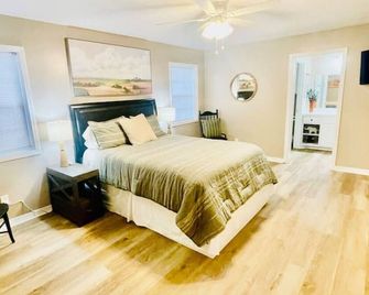 Stylish Townhouse 5 min to downtown Hammond - Hammond - Bedroom