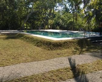 Blue Fox Holidays - Hikkaduwa - Pool
