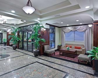 La Quinta Inn & Suites by Wyndham Downtown Conference Center - ליטל רוק - לובי