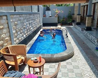 Gedhong Hostel - Nusa Penida - Pool