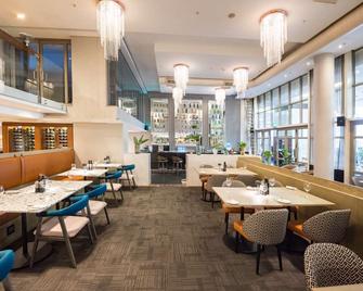 دبل تري باي هيلتون كيب تاون - أبر إيستسايد - كابي تاون - مطعم