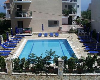 Petros Studios - Poros