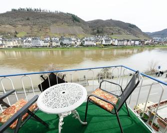 Burg-Hotel & Hostel Cochem - Cochem - מרפסת