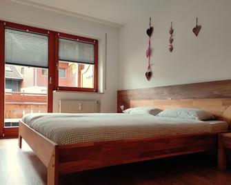 Vacation apartment close to the center, hiking trails and ski lift nearby. - Pfronten - Schlafzimmer