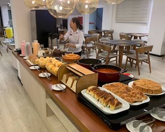Goldmen Select Maringá - Maringá - Buffet