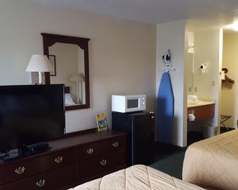 Arlington Inn And Suites - Warren - Bedroom