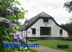 Bed&Breakfast 't Eikeltje - Hollandscheveld - Building