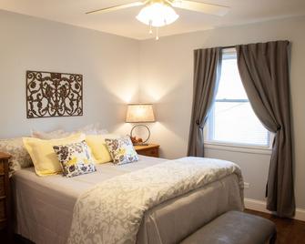 Birds And Bees Cottage - Crozet - Habitación
