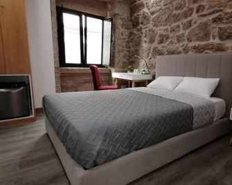 Alojamento Girassol - Guest House - Quarto Com Casa De Banho Privativa - Castelo Branco - Camera da letto