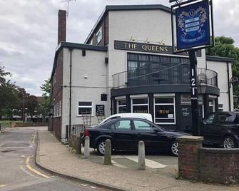 The Queens Hostel - London