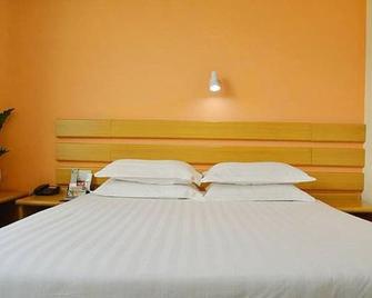San Yuan Hotel (Chenzhou Tianlong Bus Station) - Chenzhou - Schlafzimmer
