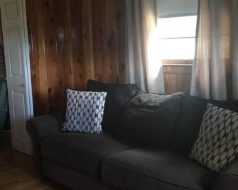 Price Farm Getaway 7 Miles To Ut Campus 10 Mins From Football Stadium No Pets - Knoxville - Wohnzimmer