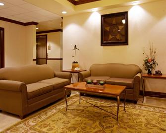 Holiday Inn Express & Suites Levelland - Levelland - Living room