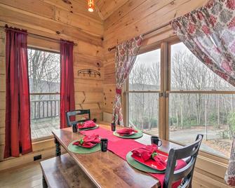 Beech Mountain Cabin with 180 Views Near Hiking! - Beech Mountain - Dining room