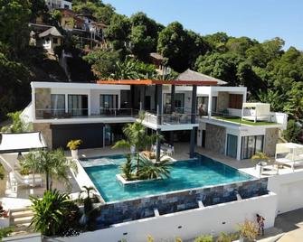 Villa Sophie Glamour Beach - Nosy Be - Piscina