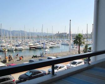 T2 Magnificent View of The Port, Beautiful Beach at 100m, Spain in 10mn, Free Wifi - Hendaye - Balcony